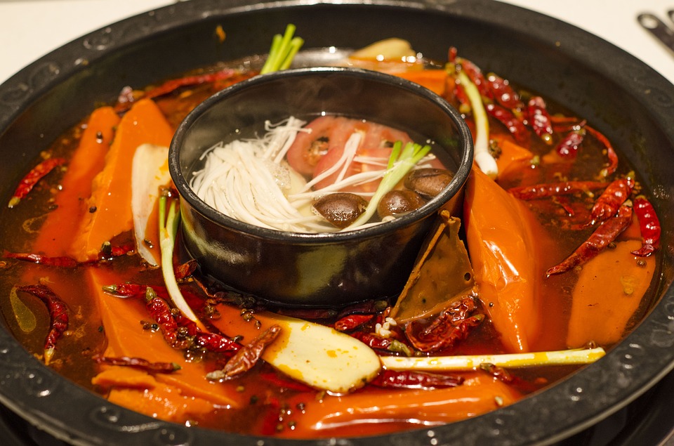How do Chinese College Students Eat Hot Pot?