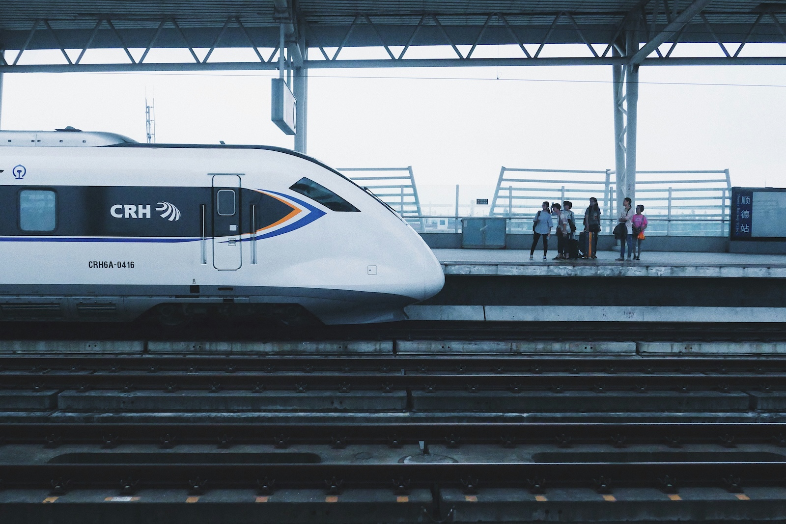 ¡Entendiendo el Tren de Alta Velocidad Chino: Una Revisión de “High-Speed Rail in Color”!