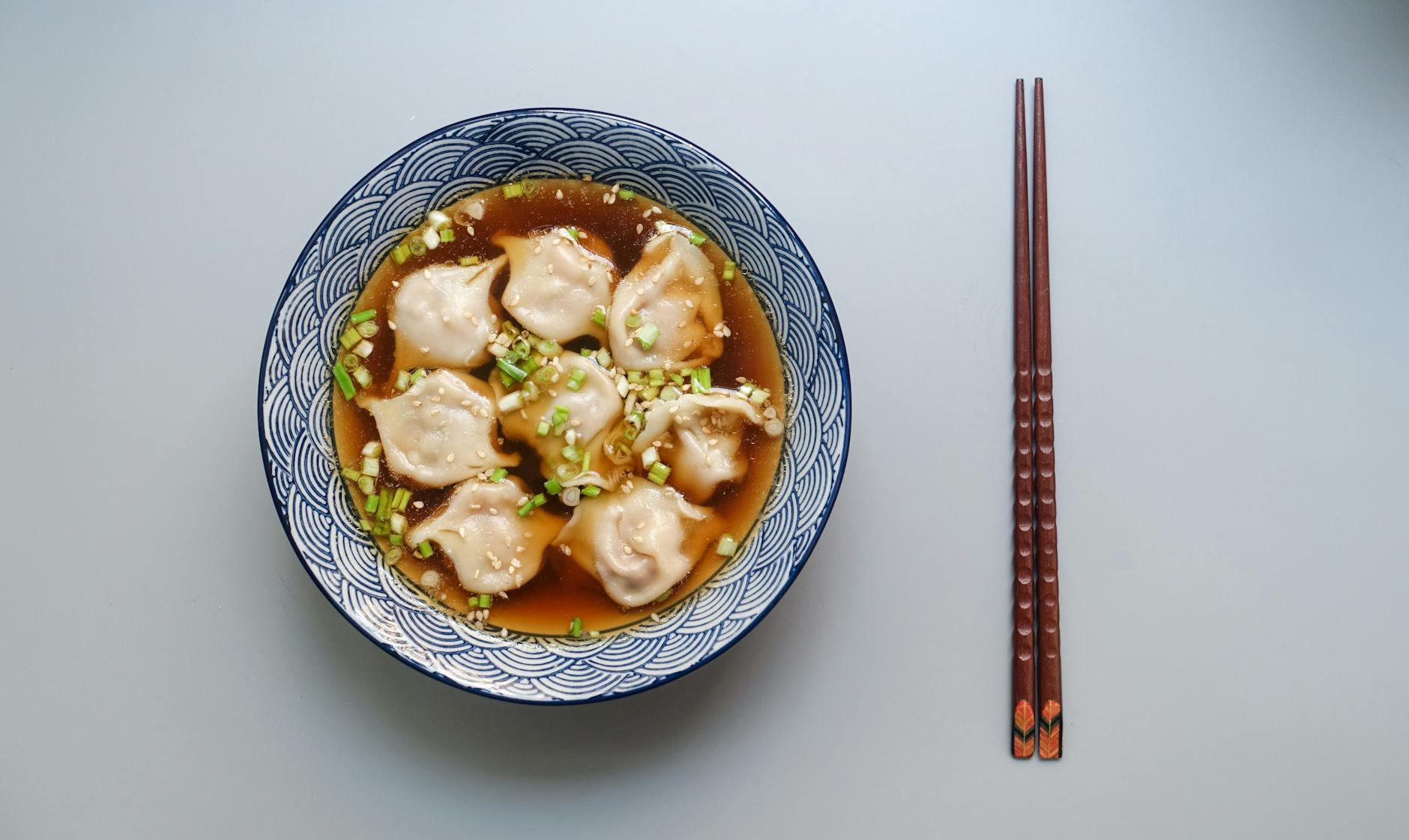 Más allá de “Un Bocado de China”: Descubriendo la Auténtica Comida China con los Ensayos del Director Chen Xiaoqing