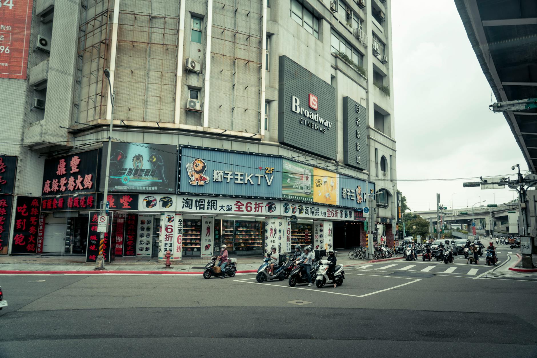 bustling taipei street scene with motorcycles