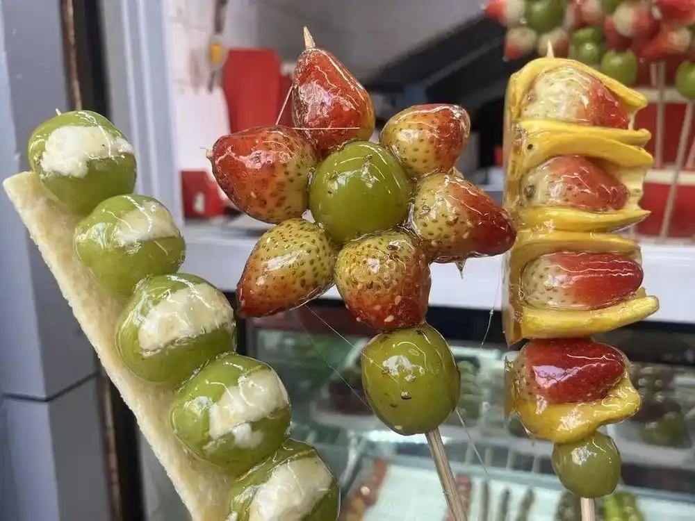China’s $14 Milk Skin Snack: Why People Wait 5 Hours for Naipizi Tanghulu